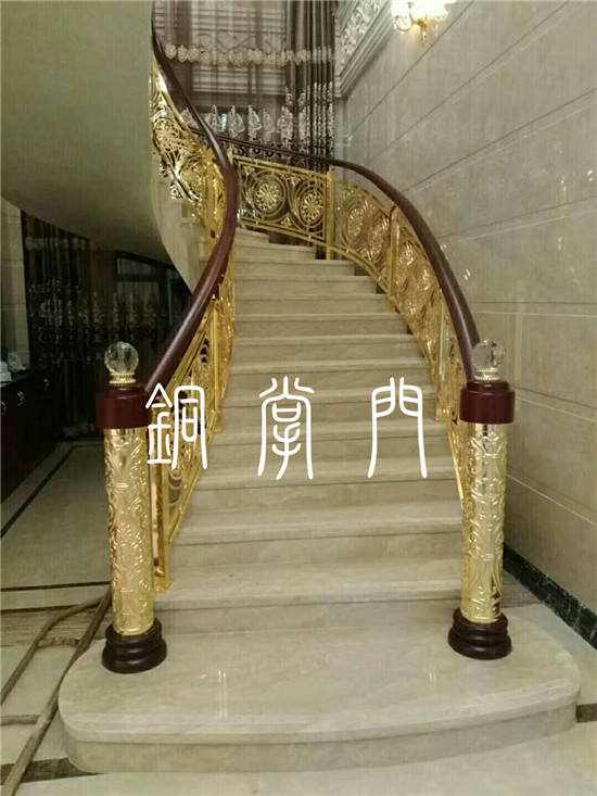 銅欄杆